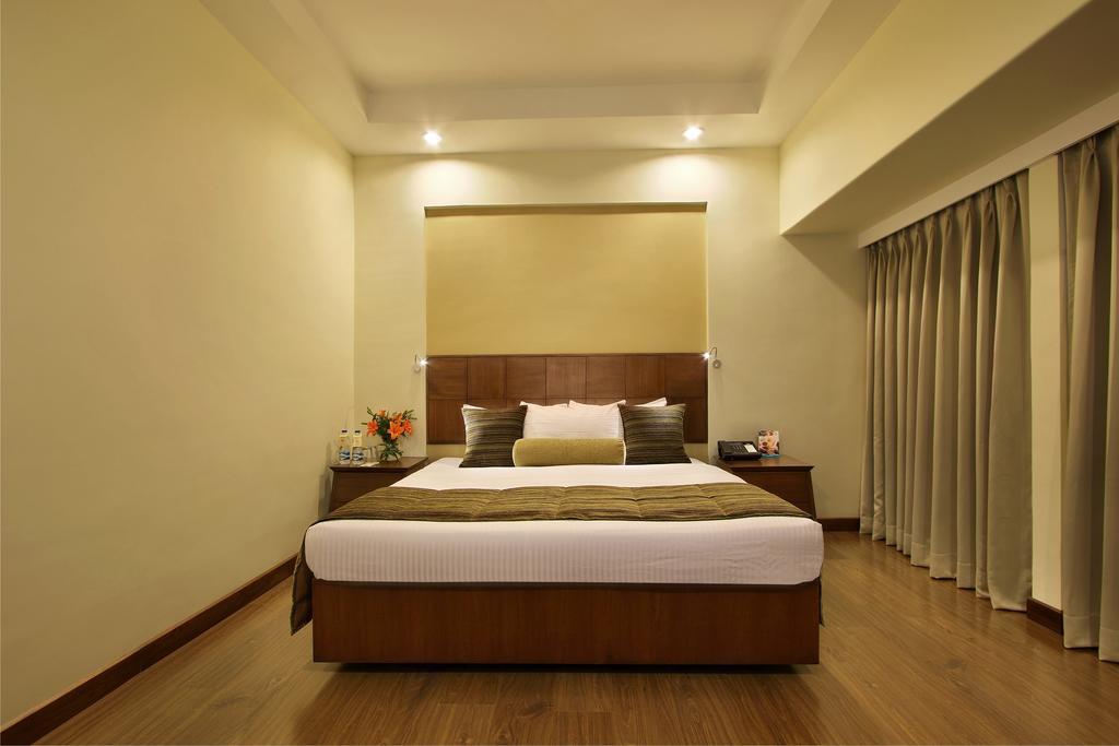 Hotel Express Residency Vadodara Chambre photo